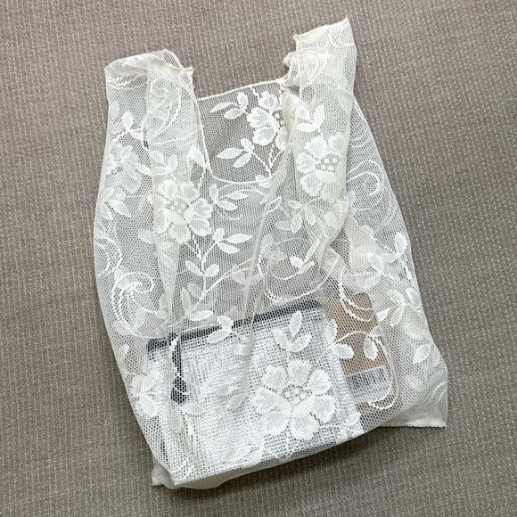 Lace shopping bag with floral design, handmade custom market tote - Picture 4 of 6